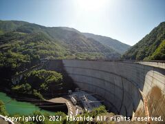 水殿ダム

梓川電源開発計画の中で建設された安曇３ダムの中間に位置し、スキージャンプ式の洪水吐きが特徴のアーチ式コンクリートダムです。


水殿ダム：https://ja.wikipedia.org/wiki/%E6%B0%B4%E6%AE%BF%E3%83%80%E3%83%A0
梓川：https://ja.wikipedia.org/wiki/%E6%A2%93%E5%B7%9D
安曇３ダム：https://www.city.matsumoto.nagano.jp/kodomo/gimukyoiku/shochu/junior_high_school/j_sugano/sonota/kenkyu/syakaia/dam/01_dam_adumi.files/syouwa_kouki_dam.pdf
スキージャンプ式：https://ja.wikipedia.org/wiki/%E3%82%B9%E3%82%AD%E3%83%BC%E3%82%B8%E3%83%A3%E3%83%B3%E3%83%97_(%E3%83%80%E3%83%A0)
洪水吐き：https://ja.wikipedia.org/wiki/%E6%94%BE%E6%B5%81%E8%A8%AD%E5%82%99
アーチ式コンクリートダム：https://ja.wikipedia.org/wiki/%E3%82%A2%E3%83%BC%E3%83%81%E5%BC%8F%E3%82%B3%E3%83%B3%E3%82%AF%E3%83%AA%E3%83%BC%E3%83%88%E3%83%80%E3%83%A0