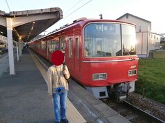  本日の巡礼はここまでとして約１．８キロほど歩いて内海駅まで戻ってきました。金山行きの普通列車に乗り込みます。