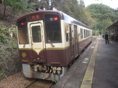 https://4travel.jp/travelogue/11718176
でわたらせ渓谷鐡道に乗って通洞駅まで来ました

10時21分に通洞駅に到着
次の列車は11時35分 1時間ちょっと列車がありません