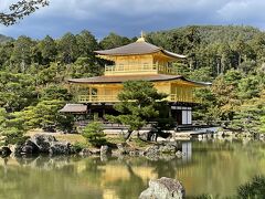 一人になって寺社巡り。
まずは地下鉄で北大路まで戻り、バスで金閣寺に来ました。
