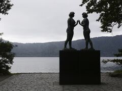 乙女の像。田沢湖のたつ子の像と並ぶ二大湖畔の像(勝手に命名)