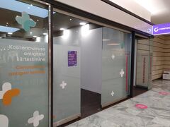 Original Sokos Hotel Viruの隣や裏にヴィルケスクと言うショッピングセンターやスーパーマーケットがあります。多分高級なスーパーなんだろうなと。
ここはショッピングセンター内にあるコロナの検査をする場所です。帰国時にPCR検査などが必要な方はここでできます。