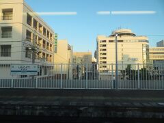 2021.10.02　高蔵寺ゆき普通列車車内
商業施設が立ち並ぶのは新豊田駅。