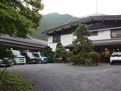 [これより前は 3-2 へ]

道の駅あらかわから車で10分、本日のお宿《谷津川館》に来ました。