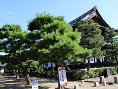 ・・その途中、京都最古の禅寺=建仁寺の敷地を横切ります・・