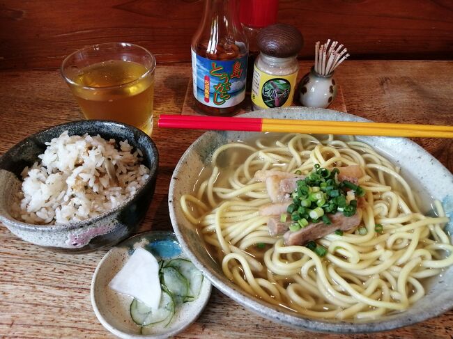 「八重山そばセット」650円。<br />ご飯はジューシー(沖縄風炊き込みご飯)をチョイス。<br />https://4travel.jp/dm_shisetsu_tips/14420436