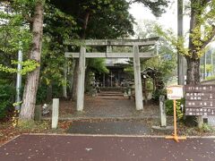 食後は岳温泉を観光。温泉街の駐車場に車を停め、まずは岳温泉神社へ。