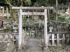 近江屋事件で暗殺された土佐出身・坂本龍馬と中岡慎太郎のお墓が並んでいます。こちらは招魂碑ではなく、遺骨が埋葬されているお墓だそうです。