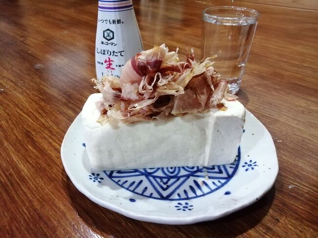 「島豆腐(半丁)」110円。<br />うまい！乗っかってる鰹節は次の写真の店です。<br />https://4travel.jp/dm_shisetsu_tips/14444437<br />「鰹節」250円。<br />1袋500円でしたが量が多かったのでお願いしたら半分にしてくれました。<br />https://4travel.jp/dm_shisetsu_tips/14461618