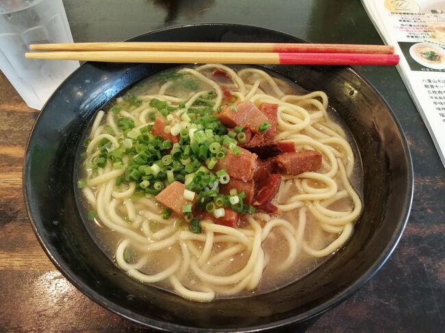 もちろんその「八重山そば」600円。<br />確かにうまい！<br />流行りのこってりラーメンのよう。ちょっと反則？<br />https://4travel.jp/dm_shisetsu_tips/14450384