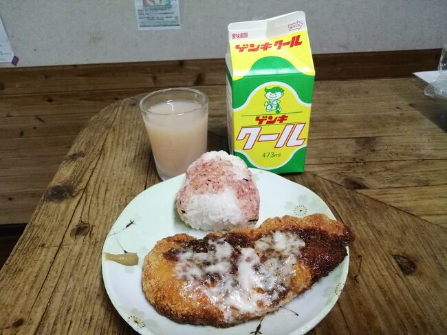 「オニササ」おにぎり70円、ささみフライ150円。<br />石垣島のB級ソウルフードです。これを食べずして帰るべからず。味は見たまんまですけどうまい！<br />https://4travel.jp/dm_shisetsu_tips/14431619