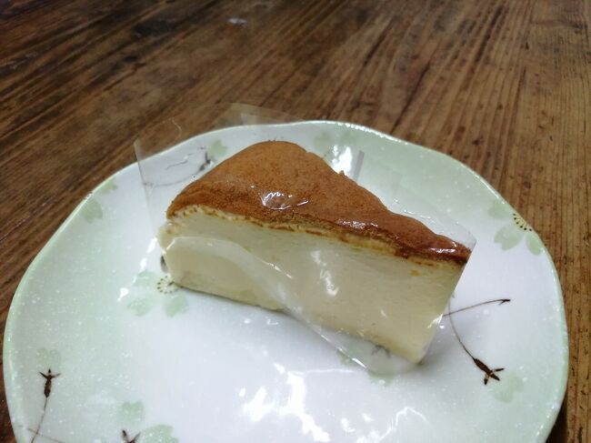 「チーズケーキ」108円。<br />家で作ったようなチーズケーキです。108円ならお得かも。<br />https://4travel.jp/dm_shisetsu_tips/14485593