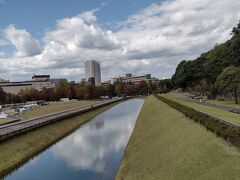 東茶屋街をふらっと歩いてから再び車で金沢城公園へ。