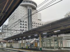 柏駅からJR常磐線に乗り換えます。千葉県だけど茨城県の配下？と称されている柏ですが駅前の某百貨店跡が痛々しですね。

そういえばこういう屋上回転式レストランは松戸にあった記憶があるけどまだあるのかな？