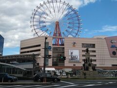 鹿児島空港に遅れて到着したので予定していた8:30発に空港バスには乗れず1本後の9時発になりました。

バスも補助席まで使い満席になって出発し、鹿児島中央駅前のバスターミナルには9:35に到着しました。
