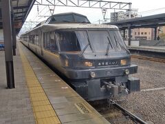 駅に戻り13:14発の特急ゆふ4号に乗車するので発車案内が出ていた3番線に上がるとホームにはキハ183系改造の「あそボーイ」が停車していました。

熊本から到着して、大分まで回送になります。