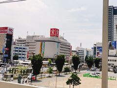 福山にやって来ました
降りるのは初めてです
天満屋が見えます

歩いて5分のところに評判のラーメン屋があるらしいので
温かい物をランチに頂こう！