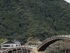 錦帯橋　駐車場は足元が悪いので気をつけて
お城が見えます
