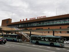 仙台駅に着くころには小雨が降ってきました

天気持ってくれてよかったです
萩の月や前に買った仙台牛のお弁当を買って
空港に向かいます