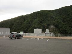 と言いつつも日暮れが迫ってきてるので先を急ぎます
「川治ダム」から「湯西川ダム」にやって来ました
「川治ダム」から「湯西川ダム」も僅か5km程の道のり