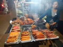 シヴォタ通りの屋台。
ここで串焼きを買って帰る。