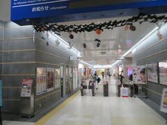 10月1日午後4時前。
３６ぷらす３＜黒の路＞で着いた宮崎駅。
改札口を通る時に
「ＪＲ九州ホテル宮崎は右ですか？」
と訪ねたら
「改札出て右へ曲がり、すぐに右に曲がって左手にあります。ありがとうございます」
ととっても丁寧な対応。
３６ぷらす３で降りた上にＪＲ九州ホテルを利用するからかな？
今回の３６ぷらす３利用はきっぷがないプランで行程表を見せて有人改札を通りますが、どこの駅でも係員さんの対応が丁寧だったことが印象的でした。