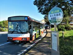 08：10　富士見温泉バス停で乗換。
土日は直通バスがありますが、平日は乗り換えます。
