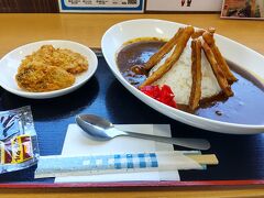 ちょうど昼飯の時間になったので道の駅「しかべ」で休憩。色々なメニューがあって迷ったのですがこの周辺で水揚げされた食材を使ったカレーを頼みました。