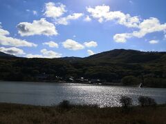 晴れていて青空に白い雲