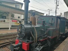 13:00ころ、いよてつにのって大街道に向かいます
丁度タイミングよく坊ちゃん列車が出発するところも見られました
ちなみにいよてつ高島屋の観覧車にのる場合、いよてつ乗り放題券(700円)がおすすめです
