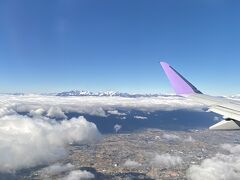 アルプスの山々の頂上はすでに雪景色。