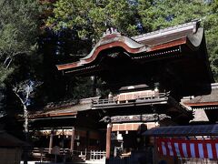 ４社の中で一番人出が多かった神社。ここがメインなんでしょうか。
社前の土産物屋さんもこちらが一番多かった。