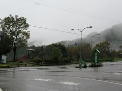 「道の駅布施の里」に着く頃には雨脚が弱まってくれました。
