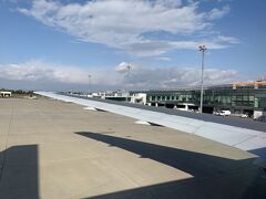 はるばる来ました函館空港です。
10分早く着いたそうです。
