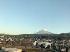 新富士駅付近、東京寄りからの富士山。