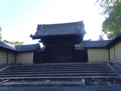 隋心院（薬医門）（真言宗善通寺派の大本山で平安時代の歌人・小野小町の住居跡でした。）