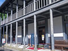 旧羅典神学校です。
先述のプティジャン神父が日本人司祭育成を目標に造った校舎兼宿舎で、現在は長崎のキリシタンの歴史に関する博物館となっています。