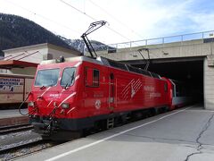 9:20駅に戻ると出発したはずの氷河特急が停まっている！？
先頭車両まで行くと先ほどとは別のものだとわかる。