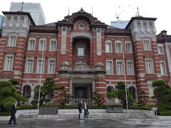 近頃は東京駅は乗換え等で通り過ぎるだけで、駅に降りるのは久々です。

赤レンガの駅舎は美しい駅の一つですよね。

