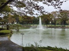 昼飯の後は中央公園で休憩を取りました。隣にはエキスポセンターや民家園、図書館・美術館などが入っているつくば文化会館アルスがあり、都心部の安らぎ空間として人々が集う公園となっています。（つくば市参照）また、つくば市の夏の恒例行事となったまつりつくばや、イルミネーションイベントつくば光の森などの色々なイベントが開催されます。（ウォーカープラス参照）つくば駅から近いので、寄ってみるのはいかがでしょうか。