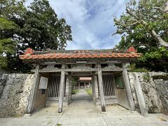 帰り路の桃林寺。
八重山最古の寺院になります。