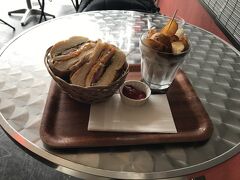 ウノポートインカフェで昼食。
港にも駅に近いお店です。