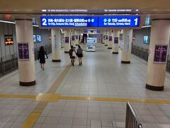 京都駅前のホテルに手荷物を預けて、地下鉄でランチに向かいまーす
地下鉄はガラガラ...
