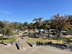 美術館を後にして岡崎公園に戻ってきました。今日は「Re:京都博覧会」というフリマ的な催しが開催されていました。出展ブースが多く、見て回るだけで楽しかった。気付いたら1時間くらいブラブラしていました。