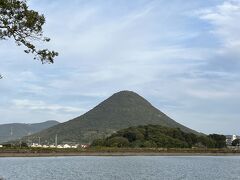 次に来たのは飯野山、讃岐富士が見えるこの場所。