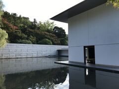 国立工芸館付近は美術館がいろいろあります。これはその一つ、鈴木大拙館。