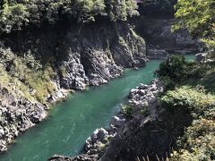飛騨川・綺麗なエメラルドグリーンでした