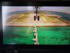 那覇空港は瀬永島西滑走路にて着陸～
この海の色！最高過ぎる！