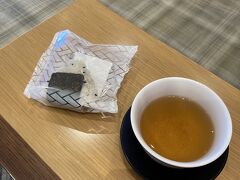 伊丹空港のDPラウンジへ
さつまいもご飯おにぎりはそこまでさつまいもの味はしませんでした。