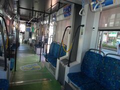 　長崎の路面電車といえば、格安な代わりに50年を超える古豪が活躍しているイメージ。最新型の低床電車に乗るとどうにも他都市に来た気分になるけど、市民にはこちらがいいですよね。